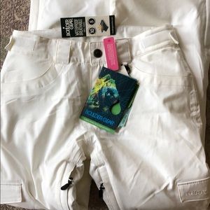 White boot cut Boulder gear snow pants NWT! (8)